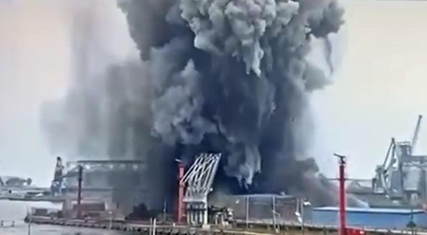 Unii turiști au refuzat să evacueze plaja din Constanța după alerta cu drona / foto: captură video