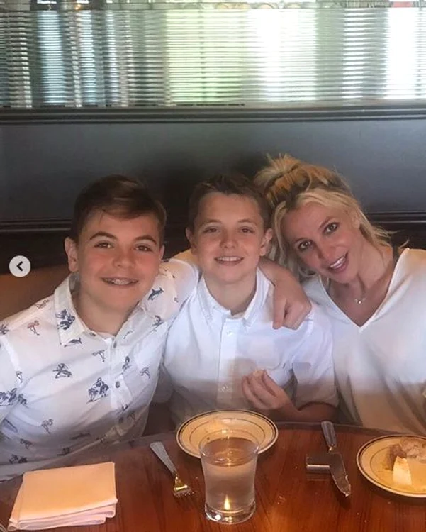 5 britney si copiii jpg jpeg