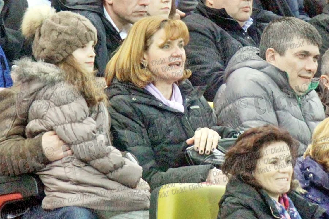 Hagi, Ilie Dumitrescu  şi Balint în tribune la  meciul cu Argentina (FOTOGRAFII: Brigada Diverse)