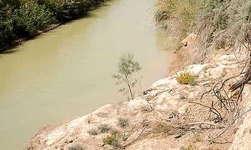 Râul Iordan traversează o zonă secetoasă în drumul spre Marea Moartă  (wikipedia org) jpeg
