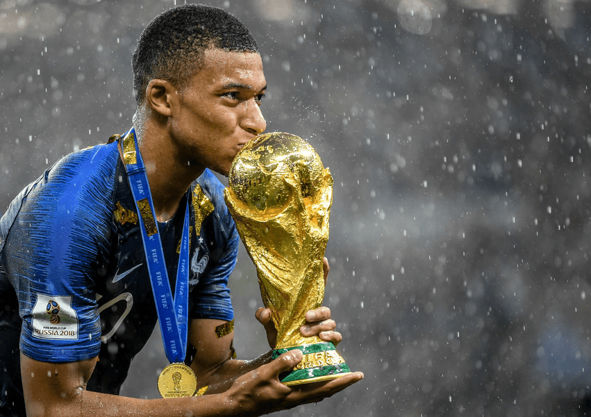 Fotografie superbă cu copilul Kylian Mbappe: Cum arăta camera sa când visa să fie mare