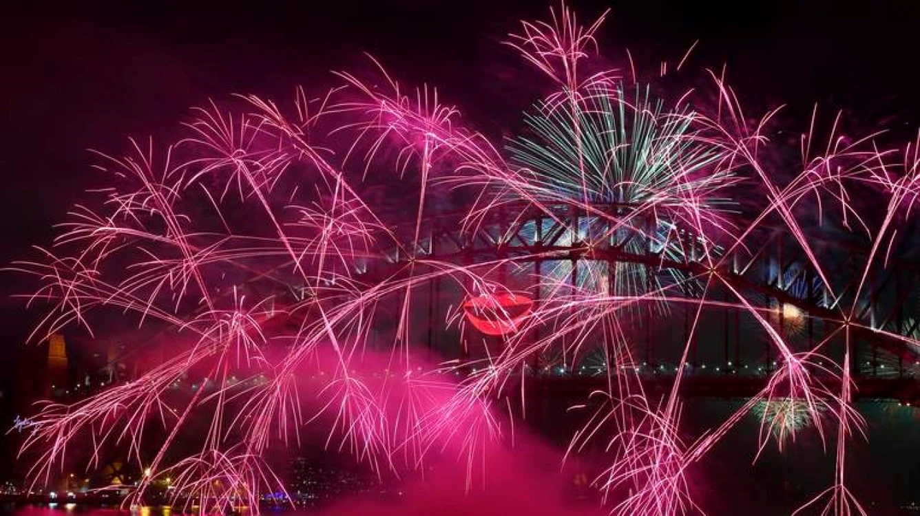Primele artificii de Anul Nou lansate în Australia, pe Sidney Harbour Bridge FOTO sky.com