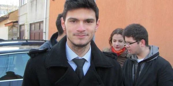Andrei Eduard Burghelia de la Asociaţia Elevilor din Constanţa la DNA depunând denunţul la adresa lui Radu Mazăre Foto Sînziana Ionescu
