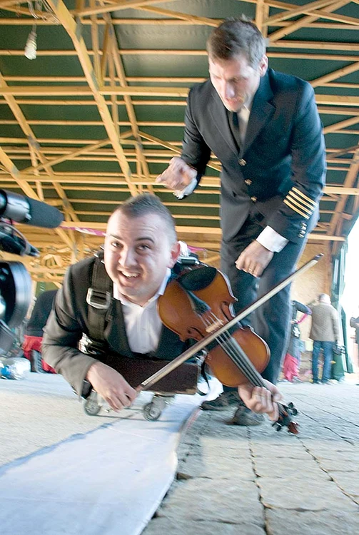 Vasilică, ceteraşul de la "Românii au talent", vrea în Cartea RecordurilorFoto: Voicu Stănese