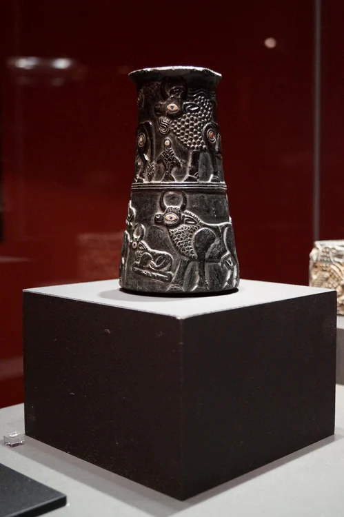 Vază aparținând civilizației Jiroft (© NearEMPTiness / Wikimedia Commons)