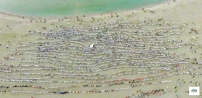 Peste 6.000 de oameni au dansat  pe plaja din Constanţa