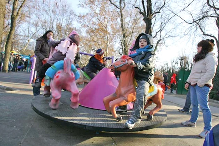 Nici locurile de joacă de la exterior nu sunt igienizate