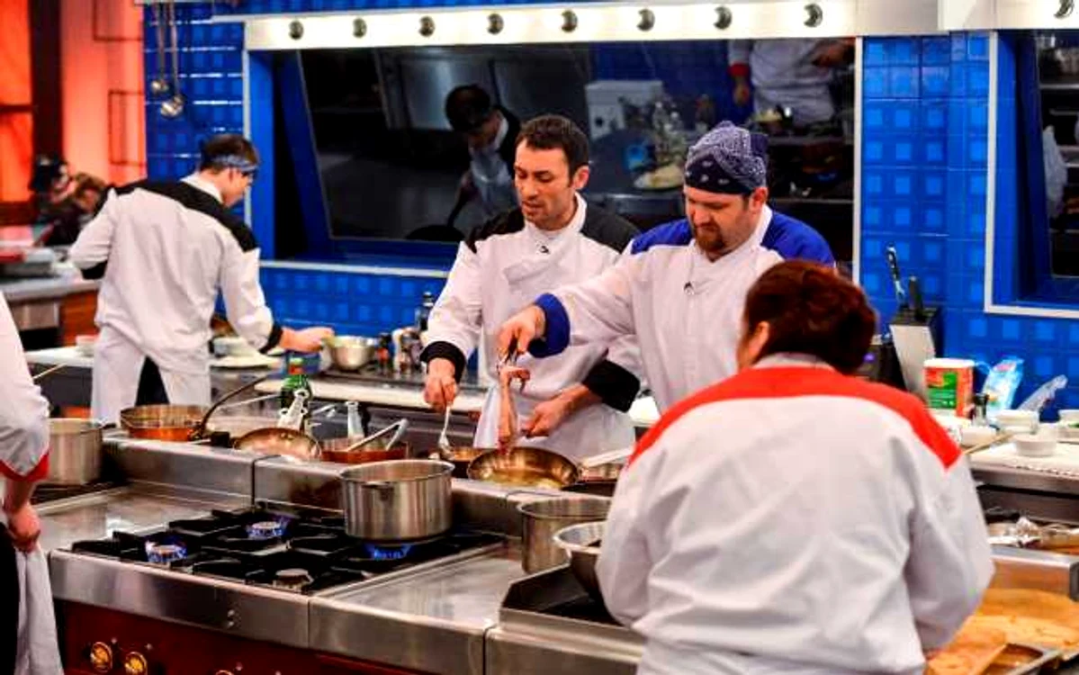 Finala „Hell’s Kitchen – Iadul bucătarilor“ readuce
în bucătărie toţi concurenţii din acest sezon FOTO Antena 1