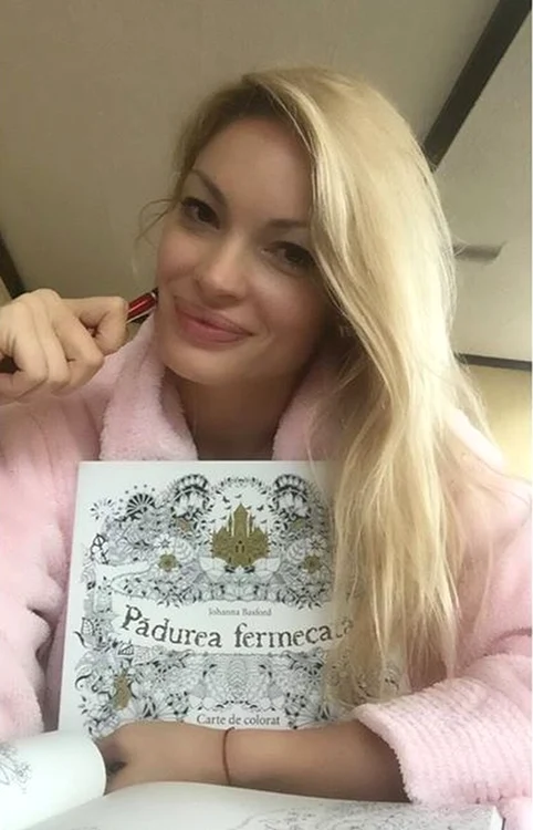 Valentina Pelinel adoră să coloreze