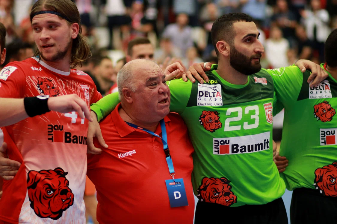 
    Dinamo București a părăsit Liga Campionilor la handbal fără să piardă vreun meciFoto: Marian Burlacu  
