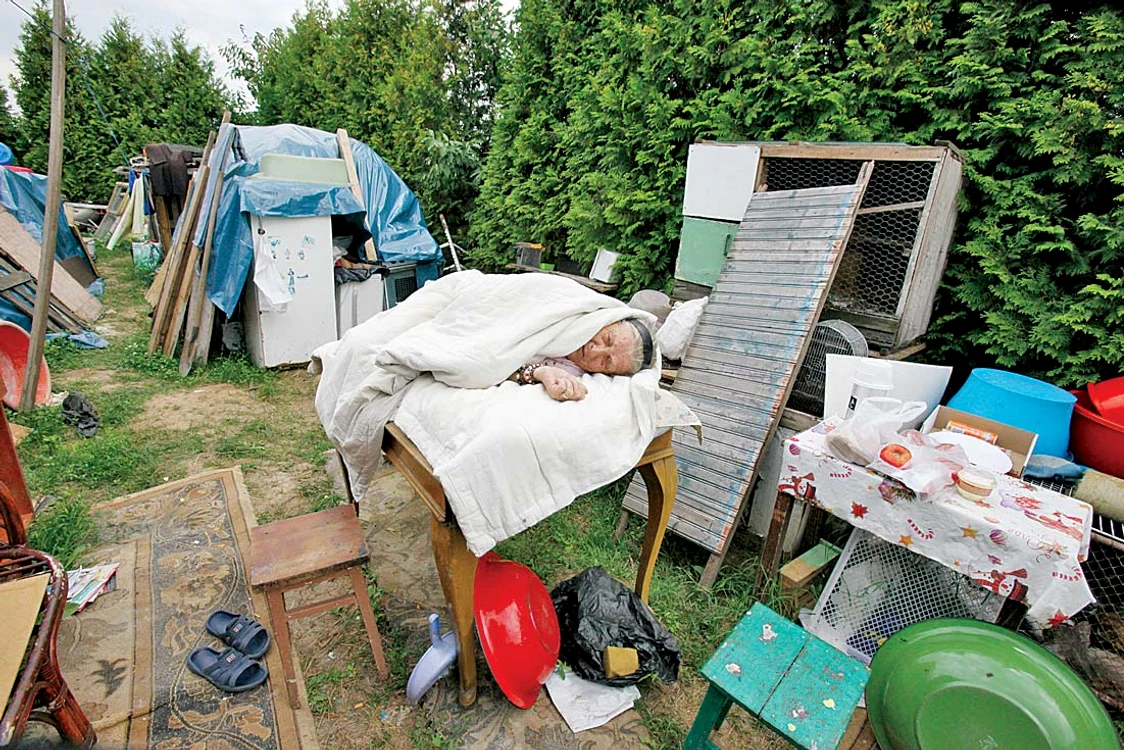 Aragazul și mobila nu îi mai folosesc la nimic bunicii Maria