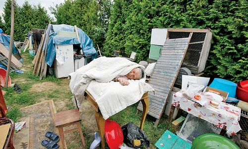 Aragazul și mobila nu îi mai folosesc la nimic bunicii Maria jpeg