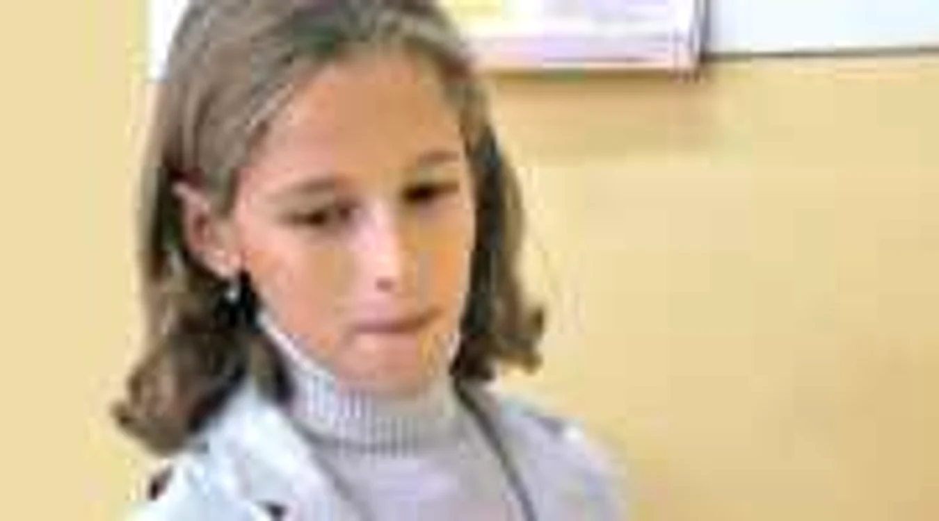 Costinela Chivu, elevă în clasa a V-a la şcoala din Vedea, pictează cai 