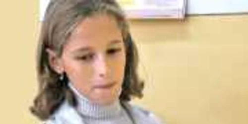 Costinela Chivu, elevă în clasa a V-a la şcoala din Vedea, pictează cai 