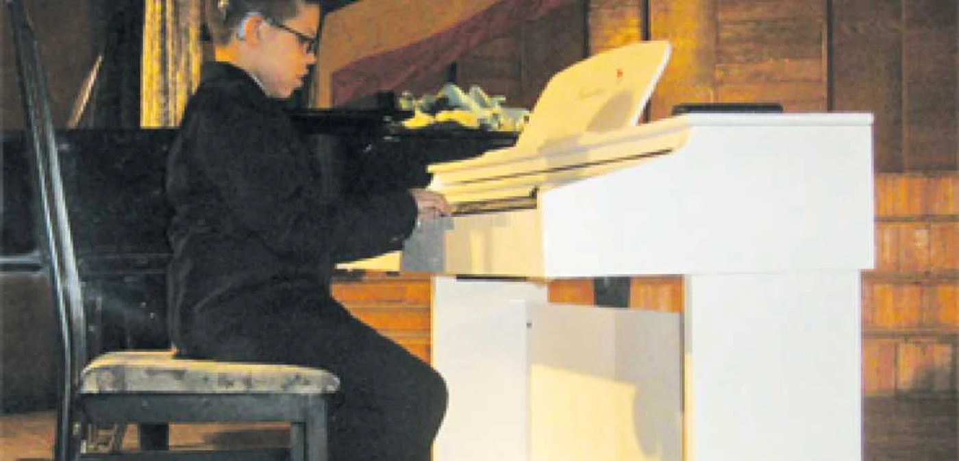Danny, singurul pianist cu implant cohlear in Europa.
