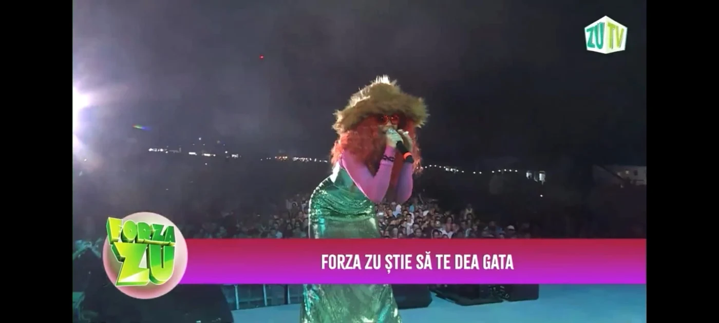 Artista a cântat în fața a zeci de mii de oameni