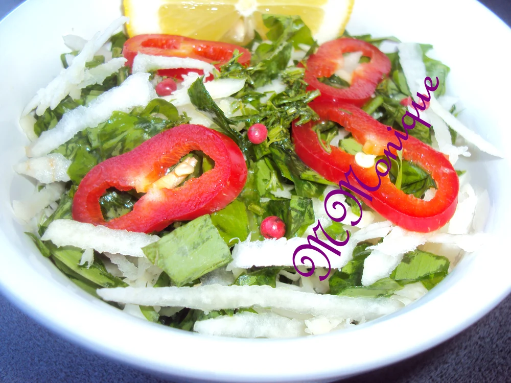 
    Salată de leurdă cu gulie  