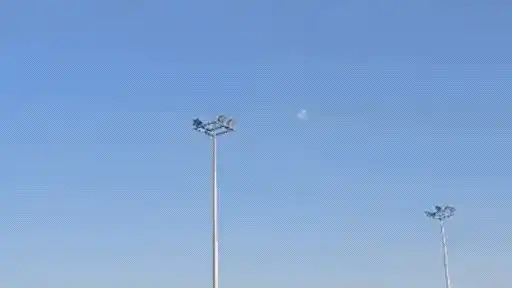 Momentul în care un avion de luptă american F-15 se prăbușește în Kuweit. Pilotul s-a catapultat