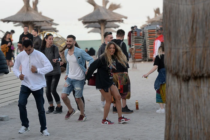 De 1 Mai, tinerii  sunt principalii clienți  ai hotelierilor de pe litoral. Foto: Mediafax