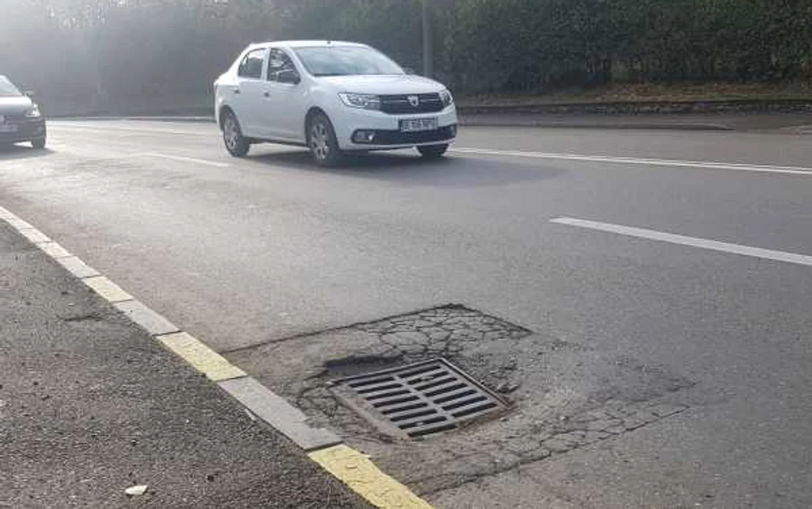 O femeie a fost amendată pentru că a turnat restul de cafea într-o canalizare FOTO: Arhivă