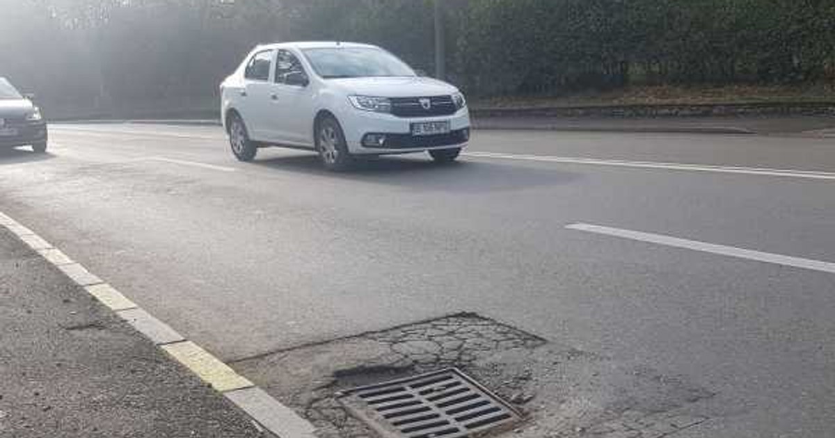 O femeie din Kew, Londra, amendată pentru cafea în canalizare