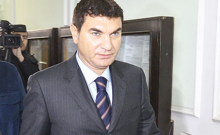 Mihaela Borcea, împreună cu gemenii Melissa şi Angelo au fost ieri să-l viziteze pe Cristi în arest