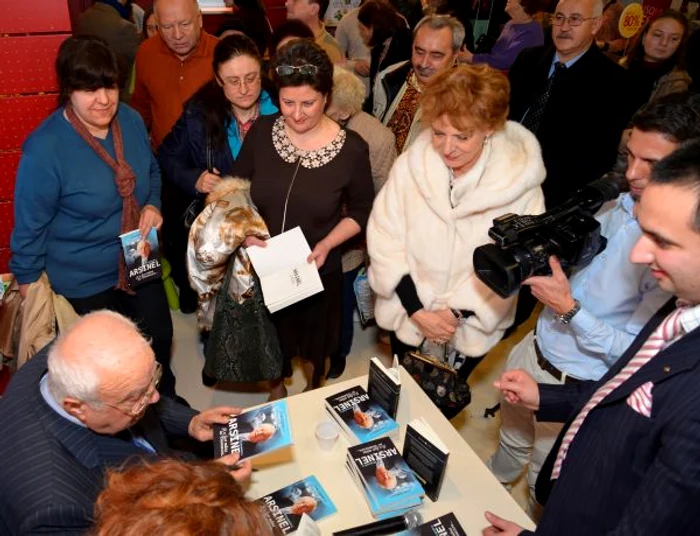 Alexandru Arsinel a dat o multime de autografe