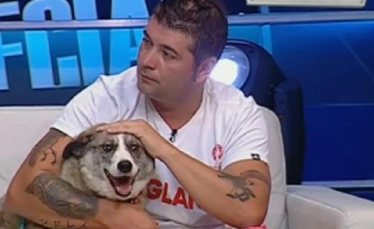 
    Marius Chircă și unul dintre câinii care au atacat-o pe Andreea MarinFoto: captură Kanal D  