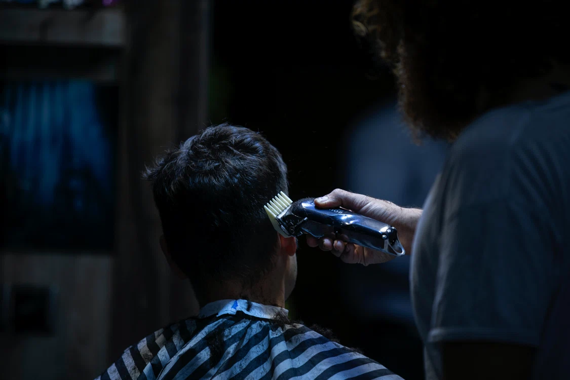
    Daniel Ileana le oferă bărbaților sfaturi de stil, dar și de îngrijire personală. Deține salonul Daniel's Grooming ClubFoto Arhivă personală  