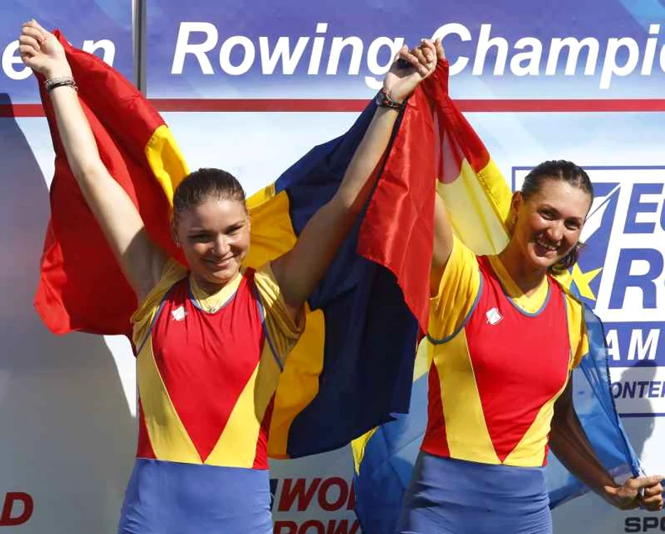 
    Camelia Lupaşcu şi Nicoleta Albu au câştigat aurul la Campionatele Europene de canotaj de la Varese. (Foto: Reuters)  