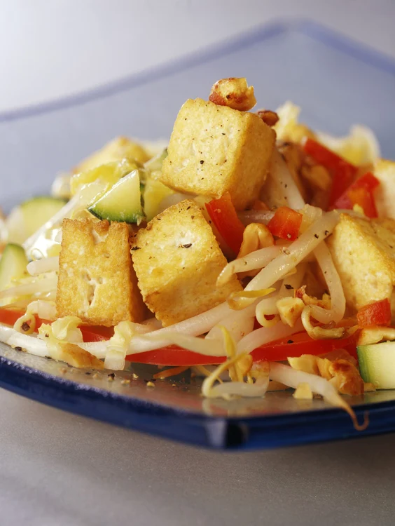 Salată caldă cu tofu
