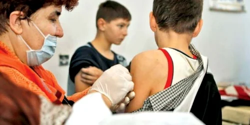 Vaccinurile se fac la vârstele de 7, 9 şi 14 ani p