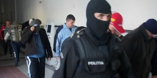 Polițiștii acuzați de mită vor fi cercetați în stare de libertate
