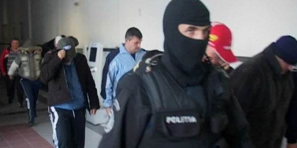 Polițiștii acuzați de mită vor fi cercetați în stare de libertate