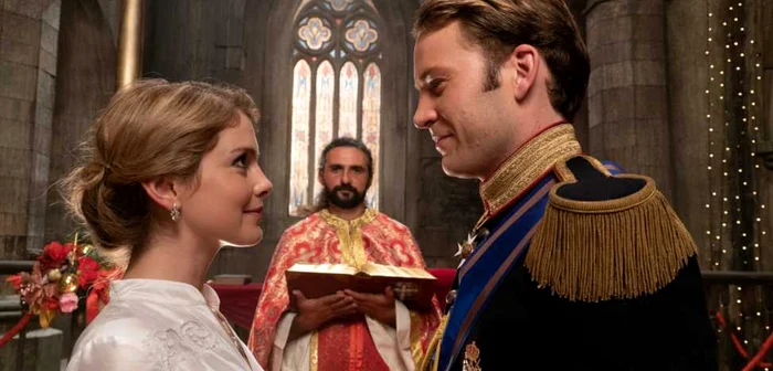 Rose McIver şi Ben Lamb interpretează rolurile principale FOTO Netflix