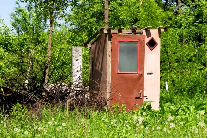 Toaletă în aer liber. FOTO Arhiva Adevărul