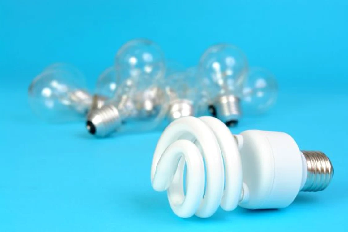 
    Dacă ai probleme la instalaţia electrică, nu încerca s-o repari singur! Apelează la un electrician!  