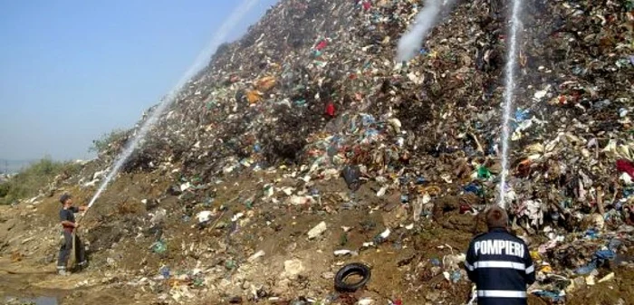 Gropile de gunoi trebuie închise până la 16 iulie 2017 Foto: Adevărul