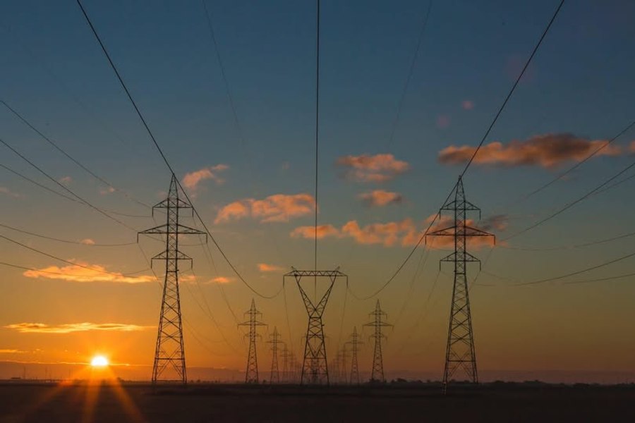 O linie electrică ce va lega Republica Moldova de România și UE, construită cu fonduri americane