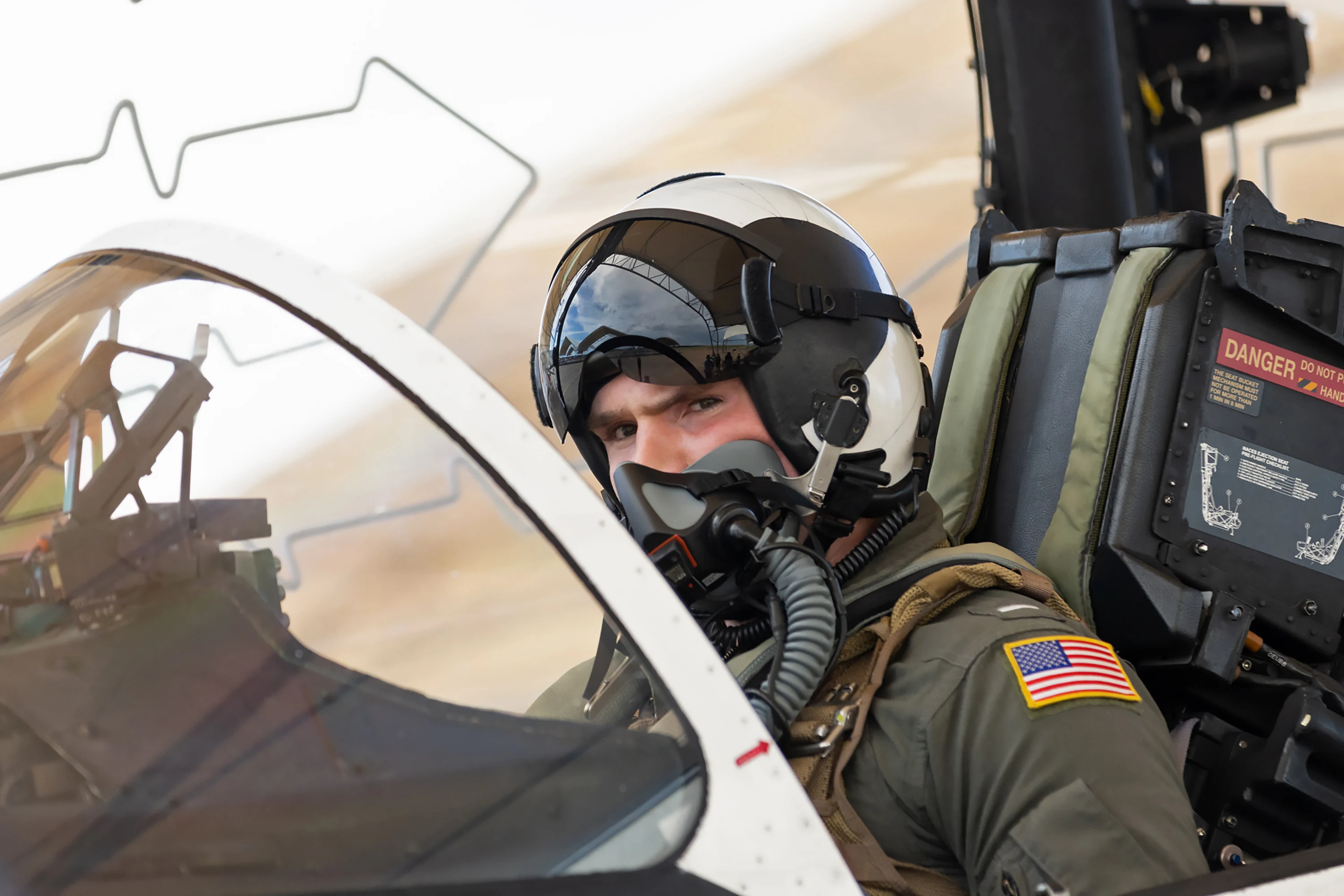 Dincolo de mitul eroilor din aer: povestea reală din „Top Guns: The Next Generation”. „Documentarul îți oferă șansa să mergi în pantofii lor mai mult decât un film“