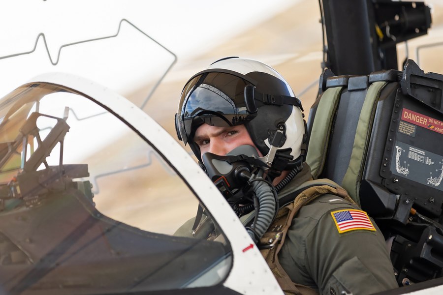 Dincolo de mitul eroilor din aer: povestea reală din „Top Guns: The Next Generation”. „Îți oferă șansa să mergi în pantofii lor mai mult decât un film“