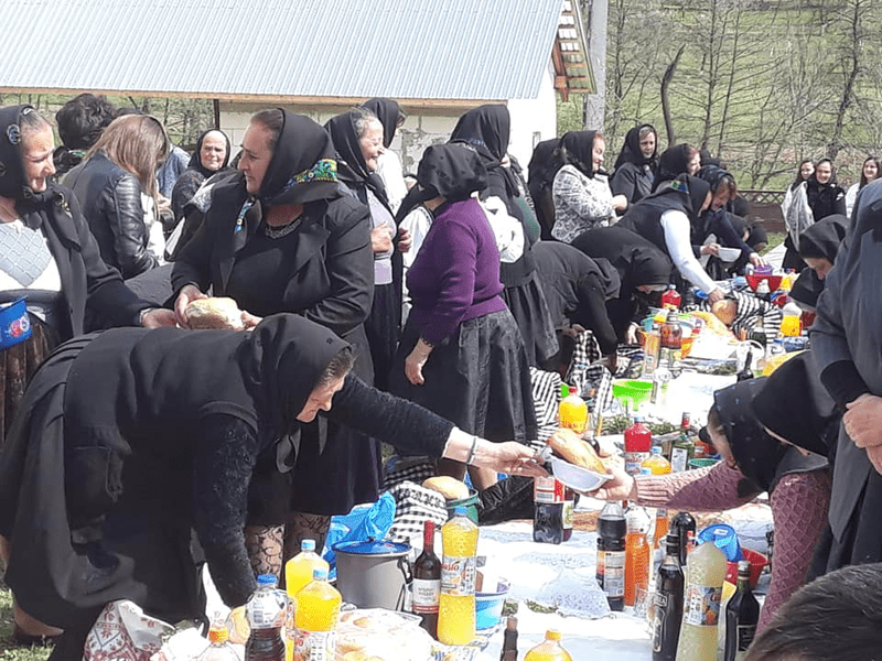 Duminica Floriilor, obiceiuri și tradiții din Maramureș. Ce făceau fetele pentru a-și vedea ursitul sau pentru a avea protecție divină