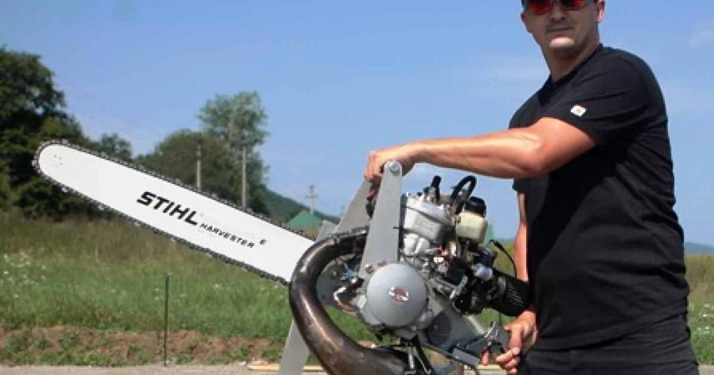 Motoferestrăul a fost recuperat de poliţişti. Foto: ARHIVĂ.