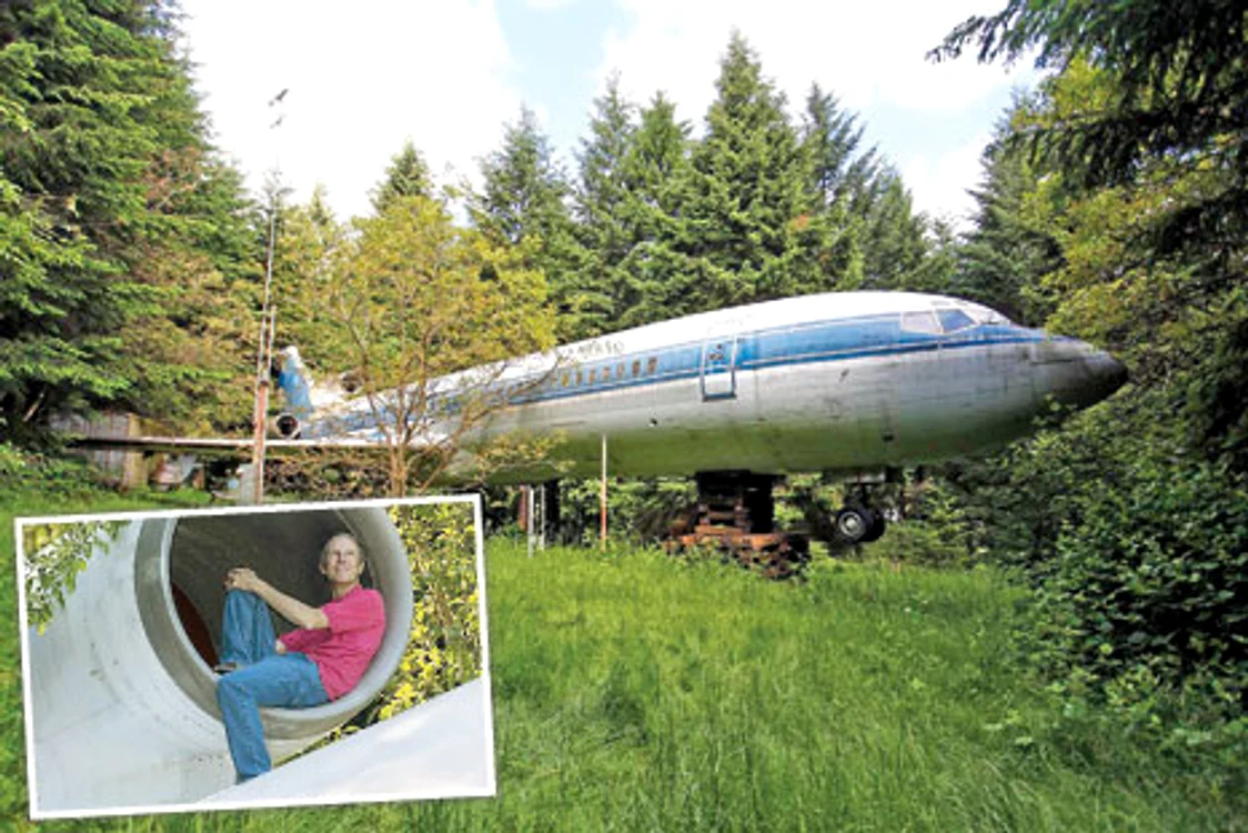 Duşul şi baia le-a improvizat în cabina pilotului