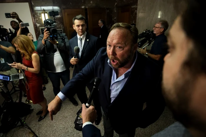 Alex Jones este implicat în mai multe controverse în SUA. FOTO EPA-EFE