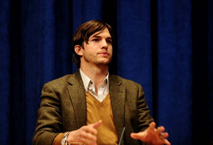 Ashton Kutcher a fost coleg cu Mila Kunis în serialul „Anii ’70/ That ’70s Show“FOTO: Mediafax/AFP