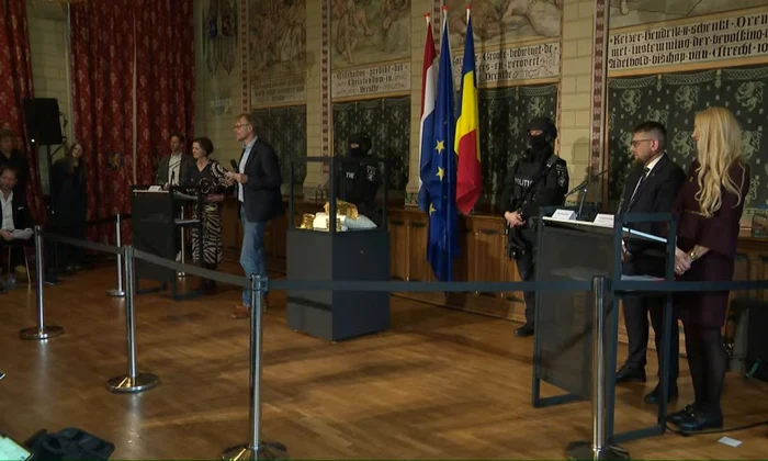 Coiful de la Coțofenești și două brățări dacice au fost recuperate (© captură video RTV Drenthe)