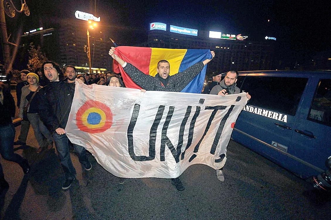 Bucureşti: Câteva sute de manifestanţi au cerut, în faţa sediului MAE, demisia ministrului Titus Corlăţean