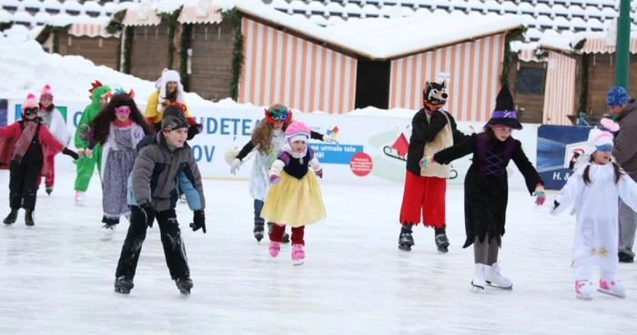 Carnaval pe gheaţă, la patinoarul Olimpia