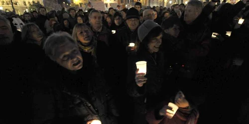 Peste 10.000 de persoane au participat la manifestaţia antiguvernamentală